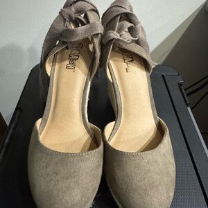 brash Women's Tan Wedge Sandals